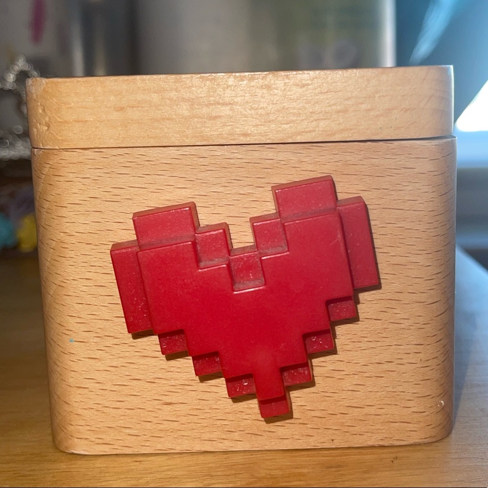 Hi I am selling this love box for cheaper than I bought it! <3